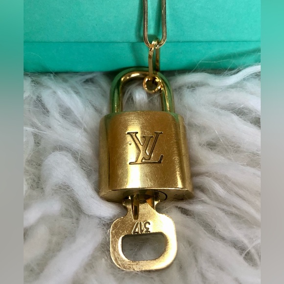 LV Lock & Key #317 Louis Vuitton Paris with 18” gold metal Paperclip chain - Picture 10 of 16